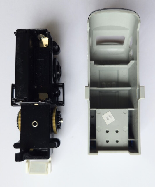1995 battery_compartment chassis date_code europe power_car production_sticker tomy tomytrain toy train tt_le_shuttle // 3333x4012 // 2.1MB