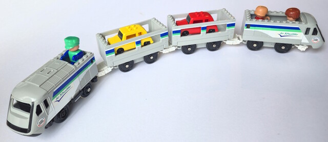 1995 car car_carrier doll europe power_car tomy tomytrain toy train tt_le_shuttle // 7582x3282 // 4.6MB