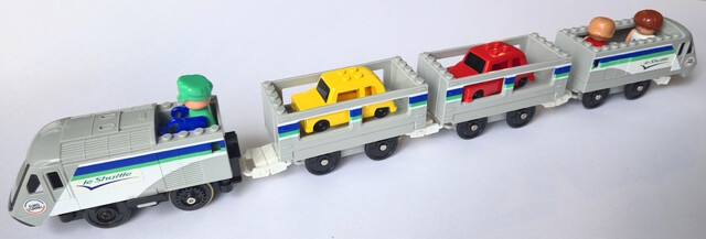1995 car car_carrier doll europe power_car tomy tomytrain toy train tt_le_shuttle // 7979x2711 // 4.0MB