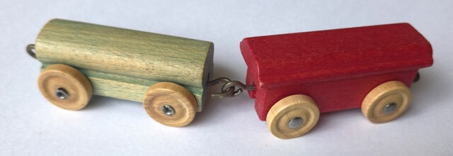 lincoln_logs playskool tot_railroad toy train // 6700x2299 // 3.7MB