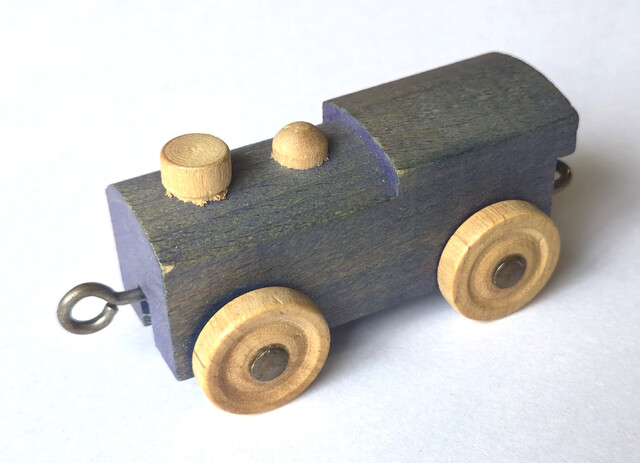 lincoln_logs playskool tot_railroad toy train // 3143x2274 // 1.9MB