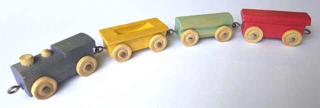 lincoln_logs playskool tot_railroad toy train // 5285x1789 // 2.6MB