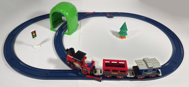 accessory car_carrier doll north_america passenger_car rail sign tomy tomytrain train tree tt_tunnel_train_set tunnel // 6945x3190 // 3.7MB