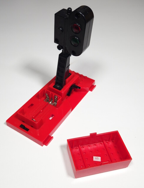 accessory battery_compartment date_code production_sticker signal tomy tomytrain // 2727x3570 // 1.4MB
