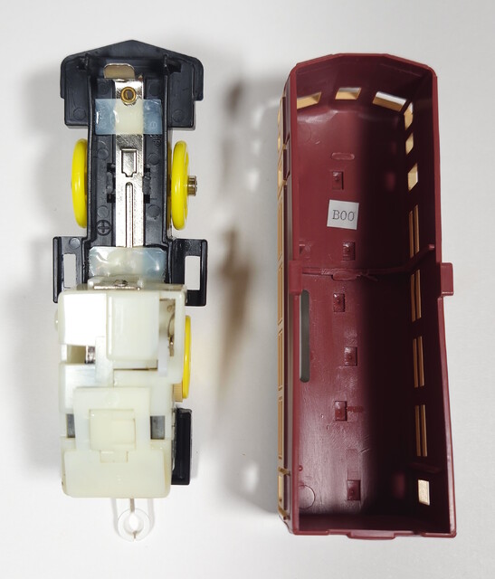 2000 457_series battery_compartment date_code gearbox japan p_everybodys_choice_revival_trio plarail power_car production_sticker tomy toy train // 2501x2926 // 1.4MB