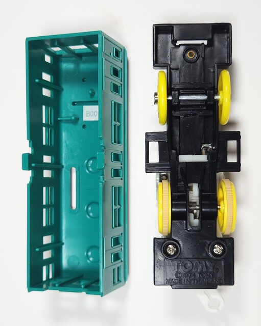 103_series 2000 date_code japan p_everybodys_choice_revival_trio plarail power_car production_sticker tomy toy train // 1834x2297 // 1.0MB