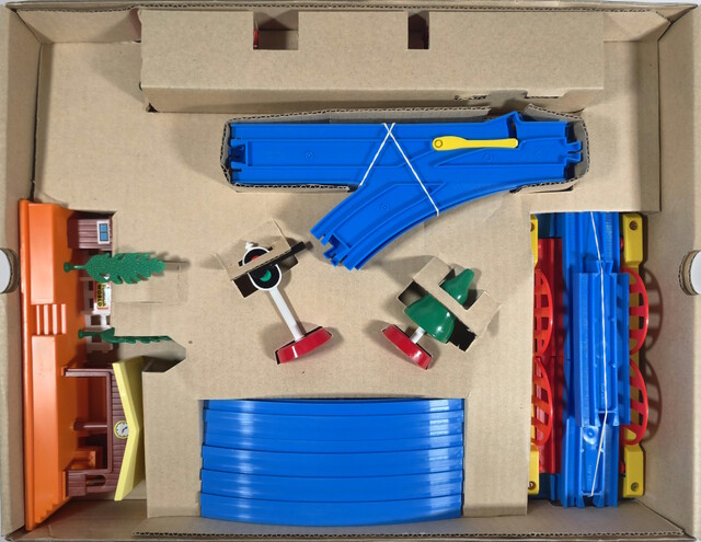 2000 accessory box box_contents north_america packaging rail station tomy tomy_preschool_train_set toy // 7159x5533 // 9.0MB