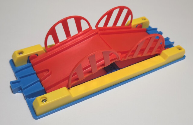 2000 accessory bridge drawbridge north_america tomy tomy_preschool_train_set toy // 5090x3307 // 3.5MB