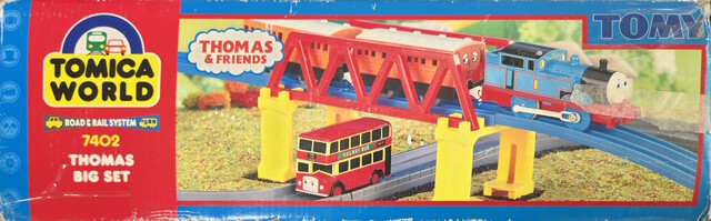 2001 bottom box europe thomas tomica_world tomy // 7664x2385 // 7.0MB