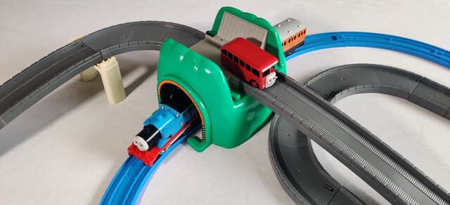 2004 accessory bertie bus europe motor_road_&_rail motor_tomica mrr_big_race_set power_car rail road set thomas thomas_the_tank_engine tomy toy train tunnel // 4000x1824 // 2.2MB