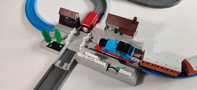 2004 accessory bertie bus europe motor_road_&_rail motor_tomica mrr_big_race_set power_car rail railroad_crossing road set station thomas thomas_the_tank_engine tomy toy train // 4000x1824 // 2.3MB