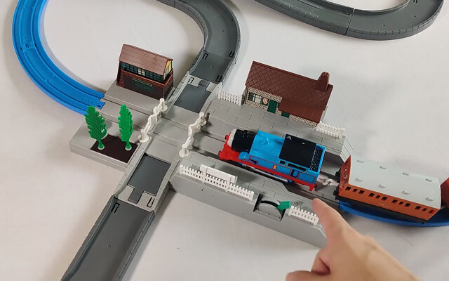 2004 accessory europe motor_road_&_rail motor_tomica mrr_big_race_set power_car rail railroad_crossing road set station thomas thomas_the_tank_engine tomy toy train video // 1504x942, 5.9s // 2.0MB