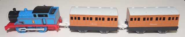 2004 annie clarabel europe motor_road_&_rail mrr_big_race_set passenger_car power_car thomas thomas_the_tank_engine tomy toy train // 5582x1124 // 1.6MB