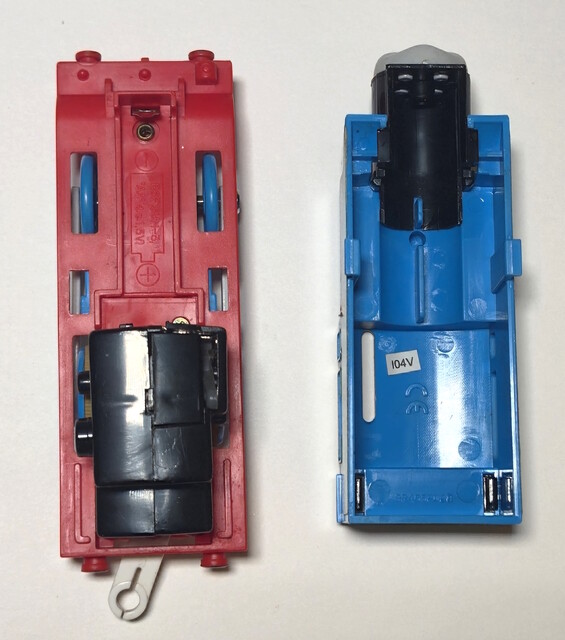 2004 battery_compartment chassis date_code europe gearbox motor_road_&_rail mrr_big_race_set power_car production_sticker sticker thomas thomas_the_tank_engine tomy toy train // 2226x2523 // 1.5MB