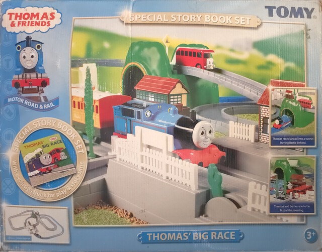 bertie box europe front motor_road_&_rail mrr_big_race_set packaging thomas thomas_the_tank_engine tomy // 7307x5727 // 8.7MB