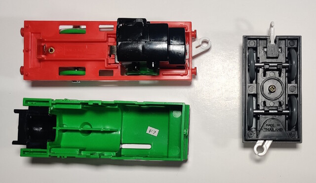 1997 battery_compartment bor_percy_accessory_set chassis date_code gearbox north_america percy power_car production_sticker sticker thomas_battery_operated_railway thomas_the_tank_engine tomy toy train // 2237x1294 // 852KB