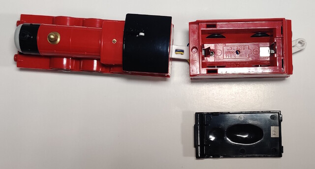 1997 battery_compartment bor_james_accessory_set date_code james north_america power_car production_sticker sticker thomas_battery_operated_railway thomas_the_tank_engine tomy tooling_mark toy train // 2125x1138 // 598KB