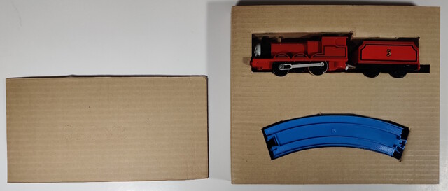 1997 bor_james_accessory_set box box_contents curve_rail james north_america packaging power_car rail thomas_battery_operated_railway thomas_the_tank_engine tomy toy train // 3561x1521 // 1.2MB