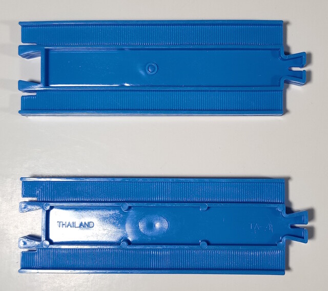 1997 bor_henry_accessory_set half_straight_rail north_america rail thomas_battery_operated_railway thomas_the_tank_engine tomy toy // 1784x1584 // 848KB