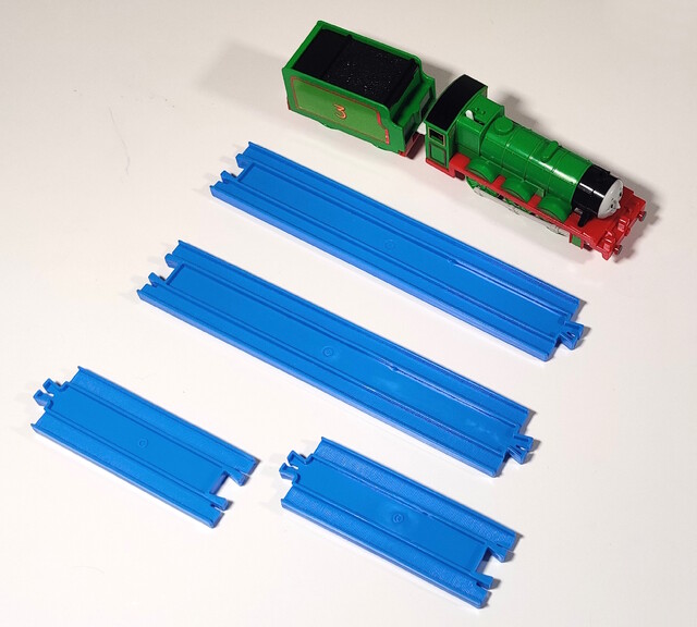 1997 bor_henry_accessory_set half_straight_rail henry north_america power_car rail straight_rail thomas_battery_operated_railway thomas_the_tank_engine tomy toy train // 1977x1779 // 1.2MB
