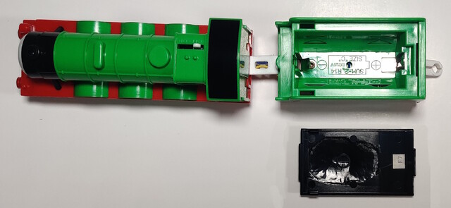 1997 battery_compartment bor_henry_accessory_set date_code henry north_america power_car production_sticker sticker thomas_battery_operated_railway thomas_the_tank_engine tomy tooling_mark toy train // 2344x1082 // 654KB