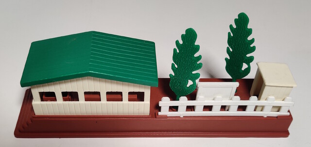 1997 accessory bor_standard_set north_america station thomas_battery_operated_railway thomas_the_tank_engine tomy tooling_mark toy wellsworth_station // 2705x1283 // 832KB