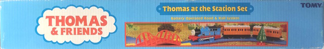 2001 box motor_road_&_rail mrr_thomas_station_set north_america packaging thomas thomas_the_tank_engine tomy top // 3816x584 // 1007KB