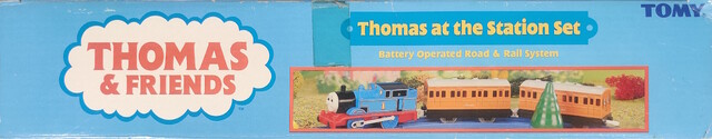 2001 box motor_road_&_rail mrr_thomas_station_set north_america packaging side thomas thomas_the_tank_engine tomy // 3716x724 // 802KB