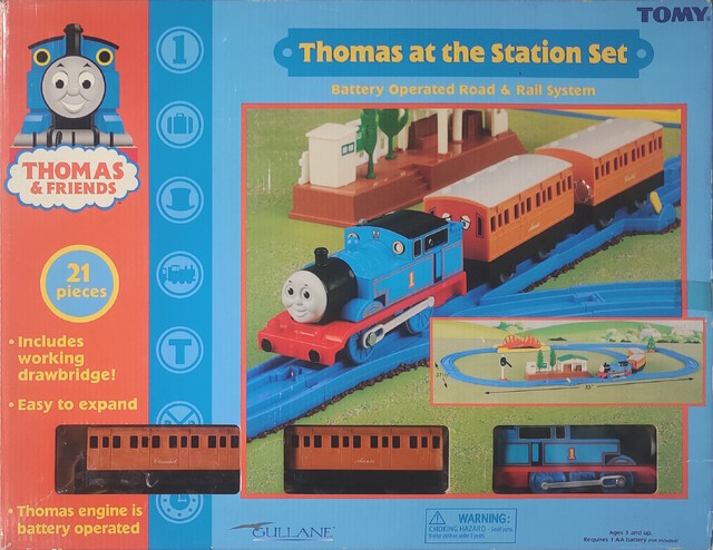 2001 box front motor_road_&_rail mrr_thomas_station_set north_america packaging thomas thomas_the_tank_engine tomy toy train // 2254x1739 // 1.1MB