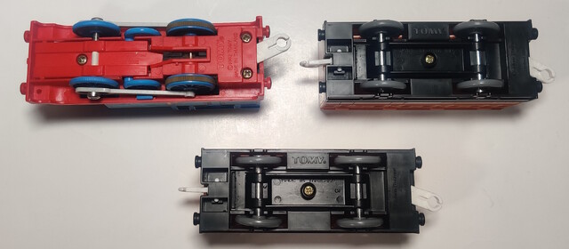 2005 annie chassis clarabel motor_road_&_rail north_america passenger_car power_car thomas thomas_the_tank_engine tomy tooling_mark toy train // 3009x1316 // 1.1MB