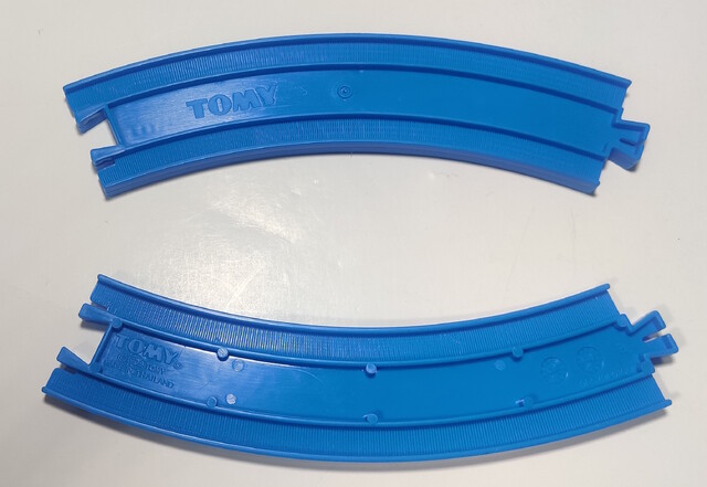 2008 curve_rail europe motor_road_&_rail mrr_thomas_medium_set rail thomas_the_tank_engine tomy tooling_mark toy // 2421x1670 // 1.0MB