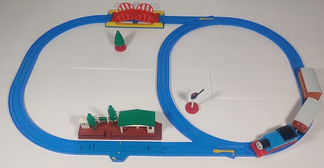 2008 annie clarabel drawbridge europe motor_road_&_rail mrr_thomas_medium_set passenger_car power_car set thomas thomas_the_tank_engine tomy toy train wellsworth_station // 1606x836 // 320KB