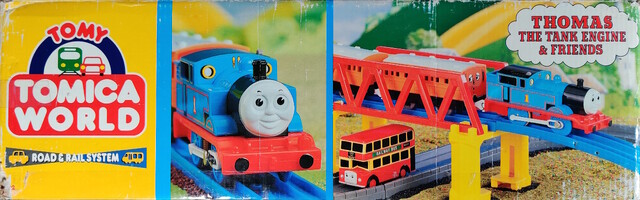 bottom box bulgy north_america packaging thomas thomas_the_tank_engine tomica_world tomy tw_thomas_big_set // 3880x1211 // 1.7MB