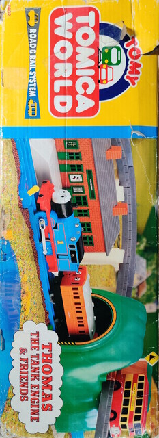 box bulgy left north_america packaging thomas thomas_the_tank_engine tomica_world tomy tw_thomas_big_set // 1356x3726 // 1.6MB