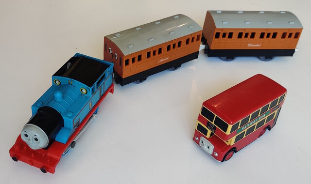 1997 annie bulgy bus clarabel japan p_thomas_bulgy_set passenger_car plarail power_car thomas thomas_the_tank_engine tomy toy train // 2553x1515 // 994KB