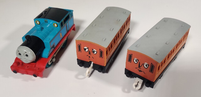 1997 annie clarabel japan p_thomas_bulgy_set passenger_car plarail power_car thomas thomas_the_tank_engine tomy toy train // 3231x1570 // 1.2MB