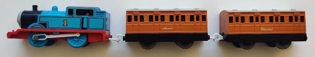 1997 annie clarabel japan p_thomas_bulgy_set passenger_car plarail power_car thomas thomas_the_tank_engine tomy toy train // 3499x642 // 652KB