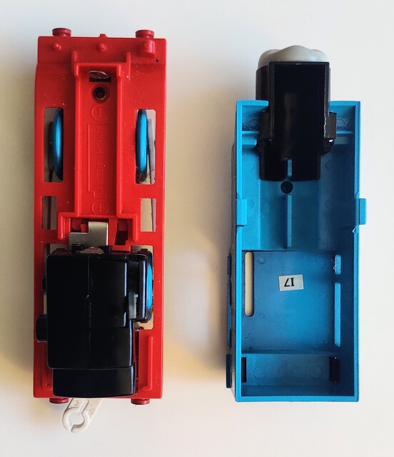 1997 battery_compartment date_code gearbox japan plarail power_car production_sticker sticker thomas thomas_the_tank_engine tomy toy // 1584x1837 // 1023KB