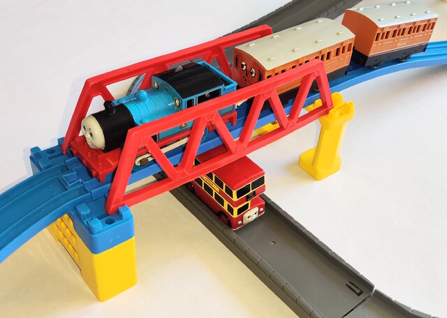 1997 accessory annie bridge bulgy clarabel japan p_thomas_bulgy_set passenger_car plarail rail road set thomas thomas_the_tank_engine tomy toy train // 2496x1777 // 1.7MB