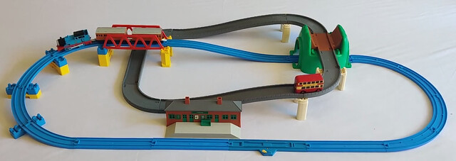 1997 accessory annie bridge bulgy clarabel ffarquhar_station japan p_thomas_bulgy_set passenger_car plarail rail road set thomas thomas_the_tank_engine tomy toy train tunnel video // 1550x550, 15.5s // 2.8MB