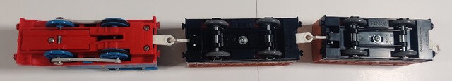 1992 annie clarabel japan p_thomas_basic_set_(1992) passenger_car plarail power_car thomas thomas_the_tank_engine tomy toy train // 3527x634 // 675KB