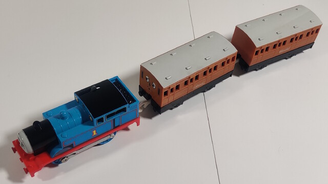 1992 annie clarabel japan p_thomas_basic_set_(1992) passenger_car plarail power_car thomas thomas_the_tank_engine tomy toy train // 2482x1392 // 1.1MB