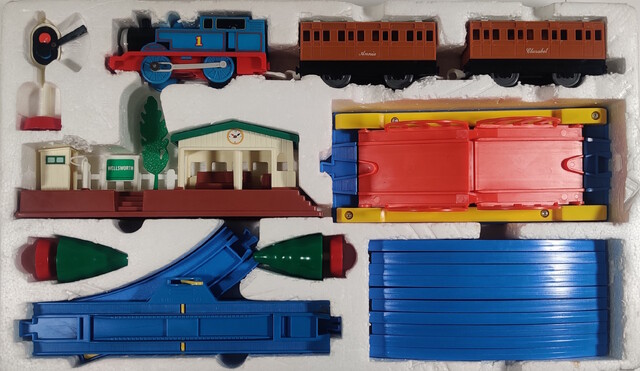 accessory box box_contents japan p_thomas_basic_set_(1992) packaging plarail rail thomas_the_tank_engine tomy toy train // 2666x1545 // 762KB