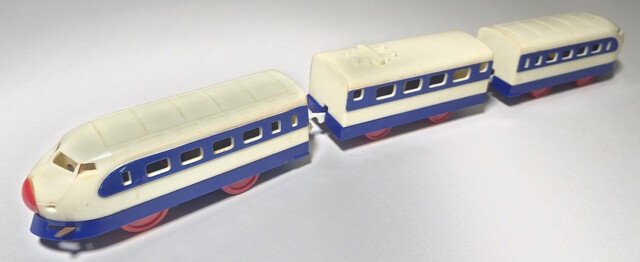 0_series_shinkansen 1974 japan p_super_express_hikari_(1972) plarail power_car tomy toy train // 6765x2771 // 3.5MB