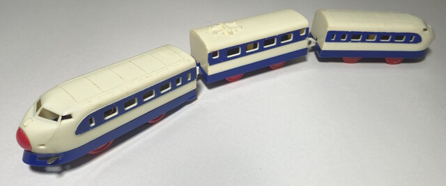 0_series_shinkansen 1975 japan p_super_express_hikari_(1972) plarail power_car tomy toy train // 7171x3001 // 3.5MB