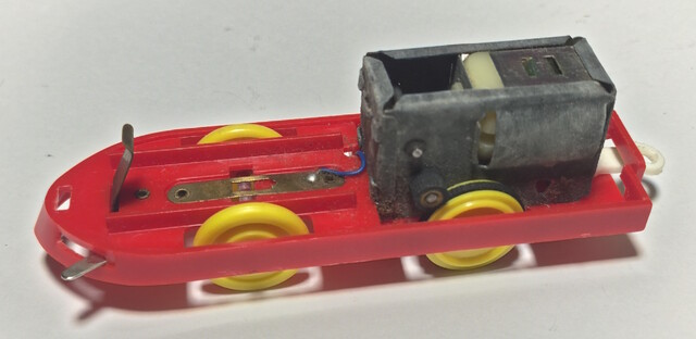 0_series_shinkansen 1971 battery_compartment chassis gearbox japan p_super_express_hikari_(1970) p_super_express_hikari_no1_(1970) plarail power_car tomy toy train // 4455x2175 // 2.0MB