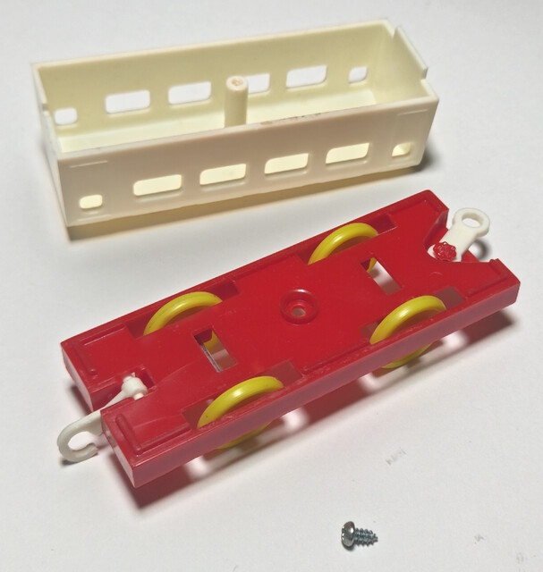 0_series_shinkansen 1971 chassis disassembly japan p_super_express_hikari_(1970) p_super_express_hikari_no1_(1970) plarail tomy toy train // 3100x3267 // 1.9MB