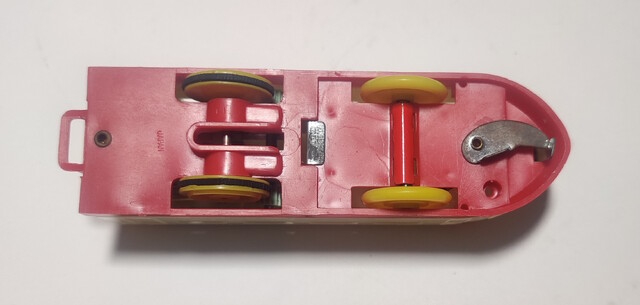 0_series_shinkansen 1968 chassis japan p_super_express_hikari_(1966) p_super_express_hikari_no1_(1968) plarail power_car tomy tooling_mark toy train // 2840x1355 // 997KB