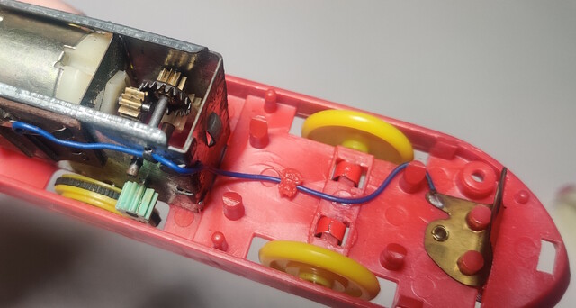 0_series_shinkansen 1968 battery_compartment chassis gearbox japan p_super_express_hikari_(1966) p_super_express_hikari_no1_(1968) plarail power_car tomy toy train // 2863x1528 // 1.3MB
