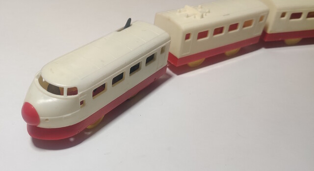 0_series_shinkansen 1968 japan p_super_express_hikari_(1966) p_super_express_hikari_no1_(1968) plarail power_car tomy toy train // 2976x1624 // 1.0MB
